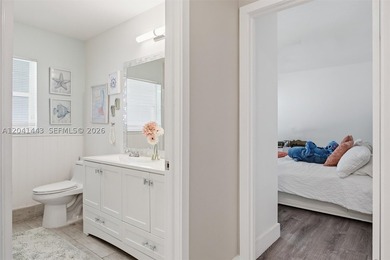 Discover your own private oasis in the heart of Weston! Situated - photo 31