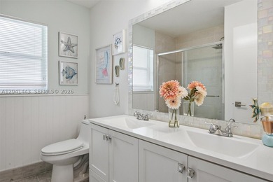 Discover your own private oasis in the heart of Weston! Situated - photo 32