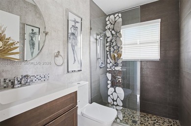 Discover your own private oasis in the heart of Weston! Situated - photo 37