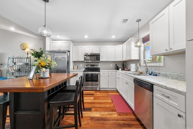 Welcome to your perfect lake getaway! This like-new 2 bedroom, 2 - photo 4