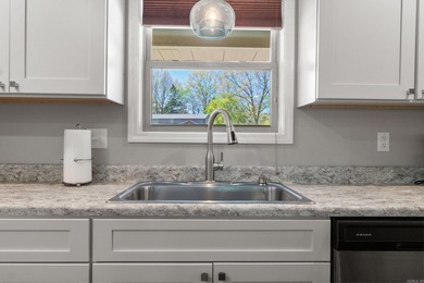 Welcome to your perfect lake getaway! This like-new 2 bedroom, 2 - photo 6