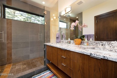 Discover an exquisite fusion of modern design and alpine charm - photo 9