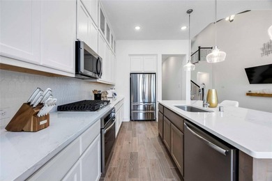 Like-new townhome featuring modern upgrades and an open - photo 16