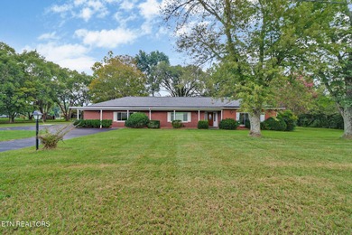 Lake Holiday Home For Sale in Crossville Tennessee