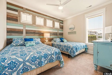Welcome to this exceptional 12-bedroom, 10.5-bath custom-built - photo 32