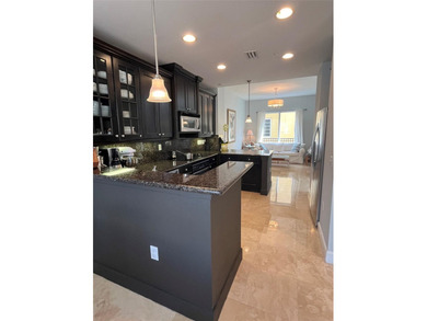 This rarely available large corner townhouse has 3 bedroom 3.5 - photo 8