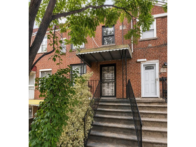 Great House Prime location! Fully diamond renovated and newly - photo 1