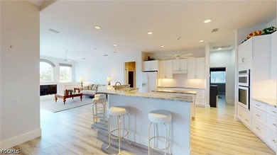 Welcome to this beautifully renovated 3-bedroom + den, 2.5-bath - photo 8