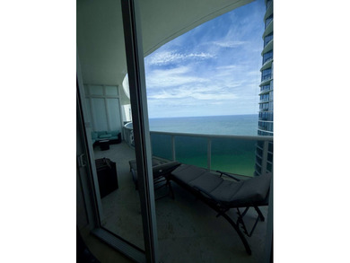 PH at Trump Tower III, Sunny Isles Beach, 2 bedrooms + den / 3 - photo 16