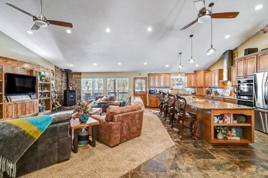 Wonderful single level ranch style home, 3 bed 3 bath two car - photo 4