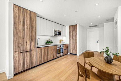 3C is a meticulous south facing one bedroom plus den. The photos - photo 3