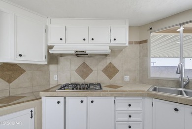 Beautifully refreshed inside and out, this move-in-ready home - photo 15