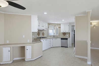 Beautifully refreshed inside and out, this move-in-ready home - photo 18