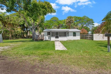 Welcome home to this updated 2-bedroom, 1-bathroom residence in - photo 1