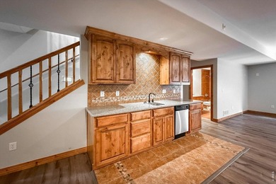 Fabulous stucco ranch home in great condition! Boasting great - photo 33