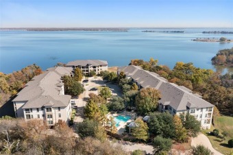 Lake Lewisville Condo Sale Pending in Lake Dallas Texas