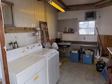 This 1974 RITZ home has 2 Bedrooms and 1.5 Baths and a bonus - photo 16