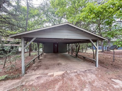 Tucked among the tall trees on beautiful Lake Franklin in the - photo 4