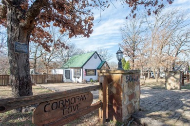 Welcome home to Cormorant Cove! This extremely charming A Frame - Lake Home For Sale in Malakoff, Texas