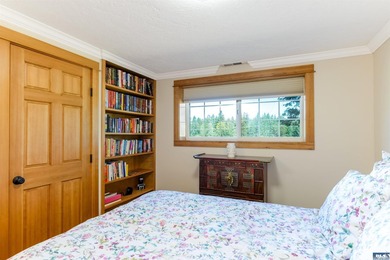Welcome to this beautifully crafted single-level rambler on 5 - photo 21