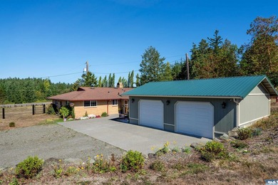Welcome to this beautifully crafted single-level rambler on 5 - photo 25