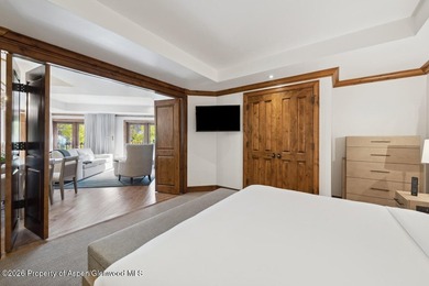 2024 renovations completed (including new decor, furniture - photo 28