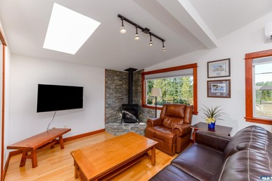 Welcome to this beautifully crafted single-level rambler on 5 - photo 29