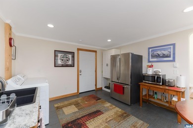Welcome to this beautifully crafted single-level rambler on 5 - photo 36