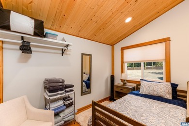 Welcome to this beautifully crafted single-level rambler on 5 - photo 42