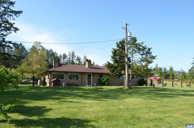 Welcome to this beautifully crafted single-level rambler on 5 - photo 48