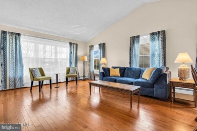 **PRICE IMPROVEMENT** Step into this beautifully maintained - photo 12