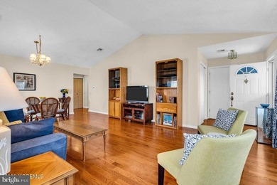 **PRICE IMPROVEMENT** Step into this beautifully maintained - photo 13