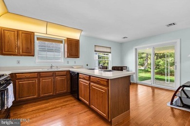 **PRICE IMPROVEMENT** Step into this beautifully maintained - photo 14