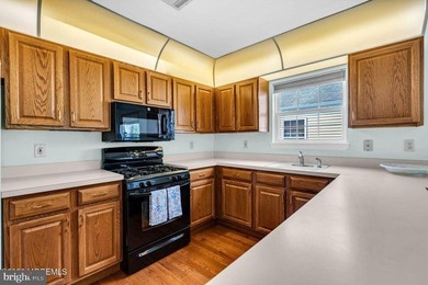 **PRICE IMPROVEMENT** Step into this beautifully maintained - photo 16