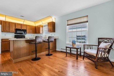 **PRICE IMPROVEMENT** Step into this beautifully maintained - photo 21