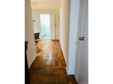 Well maintained large 2 bedroom with Terrace. This elevator - photo 5
