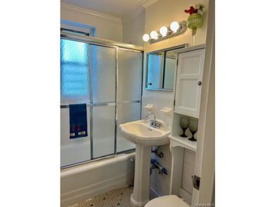 Well maintained large 2 bedroom with Terrace. This elevator - photo 9