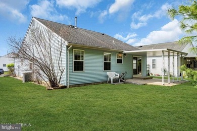 **PRICE IMPROVEMENT** Step into this beautifully maintained - photo 33