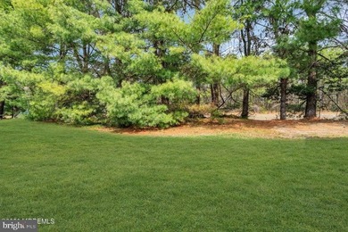 **PRICE IMPROVEMENT** Step into this beautifully maintained - photo 36