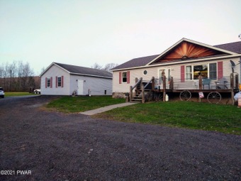 Margaret Lake Home For Sale in Equinunk Pennsylvania