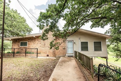 Lakefront Living on Lake Nocona! Escape to this spacious - photo 7