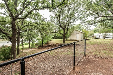 Lakefront Living on Lake Nocona! Escape to this spacious - photo 8