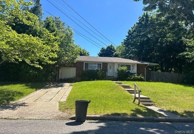 This Ranch Style Home Features 3 Bedrooms, Full Bath, Eat In - photo 1