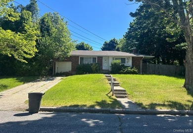 This Ranch Style Home Features 3 Bedrooms, Full Bath, Eat In - photo 2