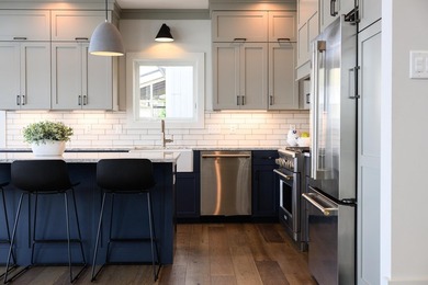 Lakefront luxury meets architectural distinction in this - photo 13