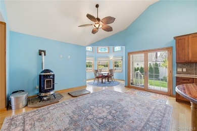 Welcome to this beautifully upgraded and meticulously maintained - photo 15