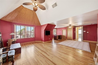 Welcome to this beautifully upgraded and meticulously maintained - photo 25