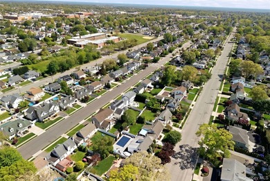 Welcome to this beautifully upgraded and meticulously maintained - photo 41