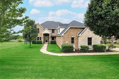 Gorgeous lakefront cul-de-sac property featuring 6 bedrooms, 4 - photo 1