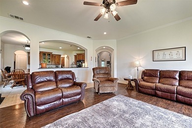 Gorgeous lakefront cul-de-sac property featuring 6 bedrooms, 4 - photo 7